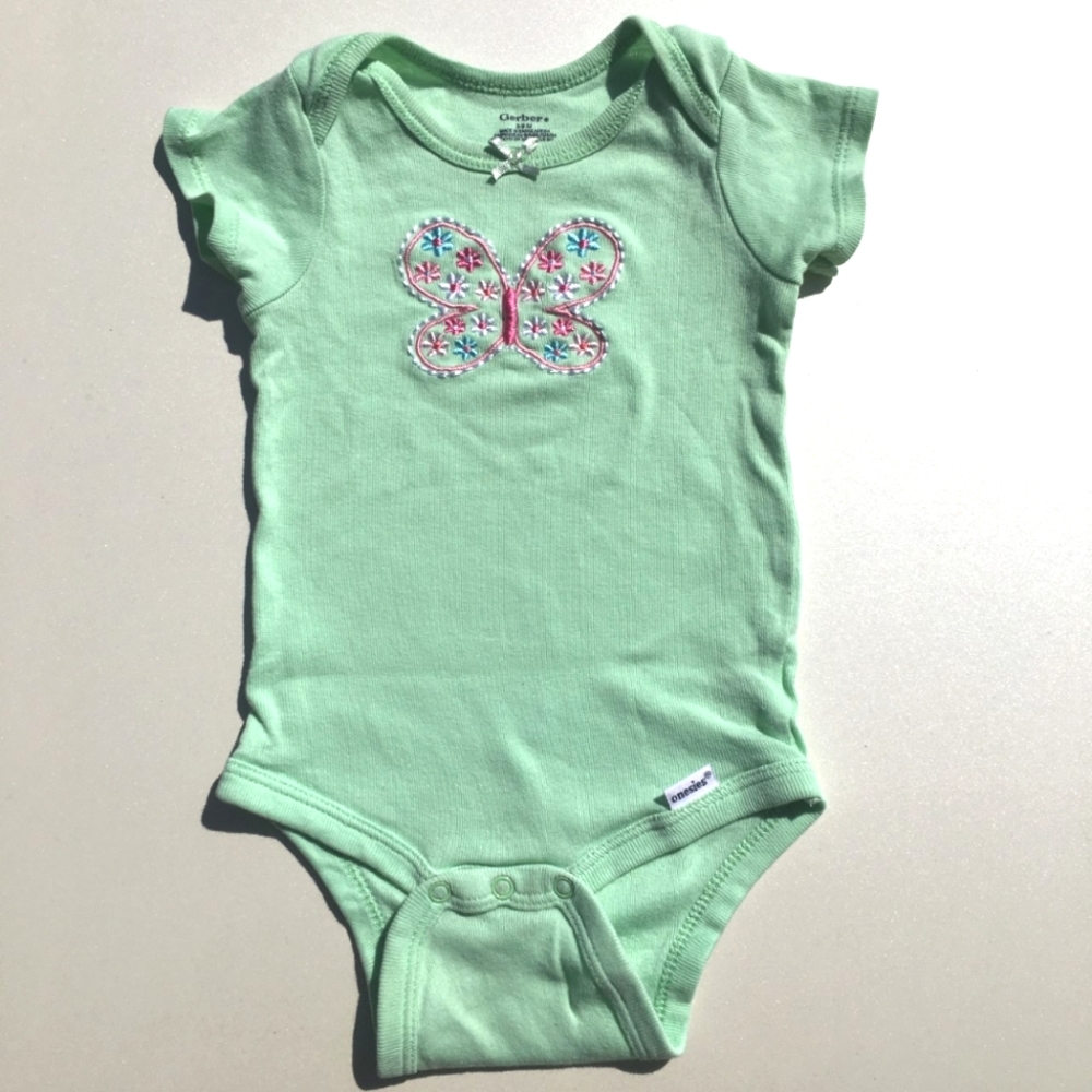 Gerber Butterfly Flower Onesie Size 3-9 Months Green
